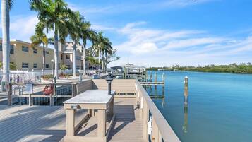 Condo, 1 grand lit et 1 canapé-lit (Barefoot Beach Resort A105) | Terrasse/patio