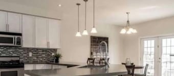 Full House 6 Bedrms, 7 Beds, 3 Bath Airport