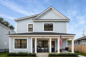 Exterior - Three Little Birds | Historic Luxury Retreat (Lakeland)