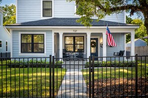 Exterior - 4 Bedrooms 3 Baths Historic Luxury Retreat in Downtown (Lakeland)