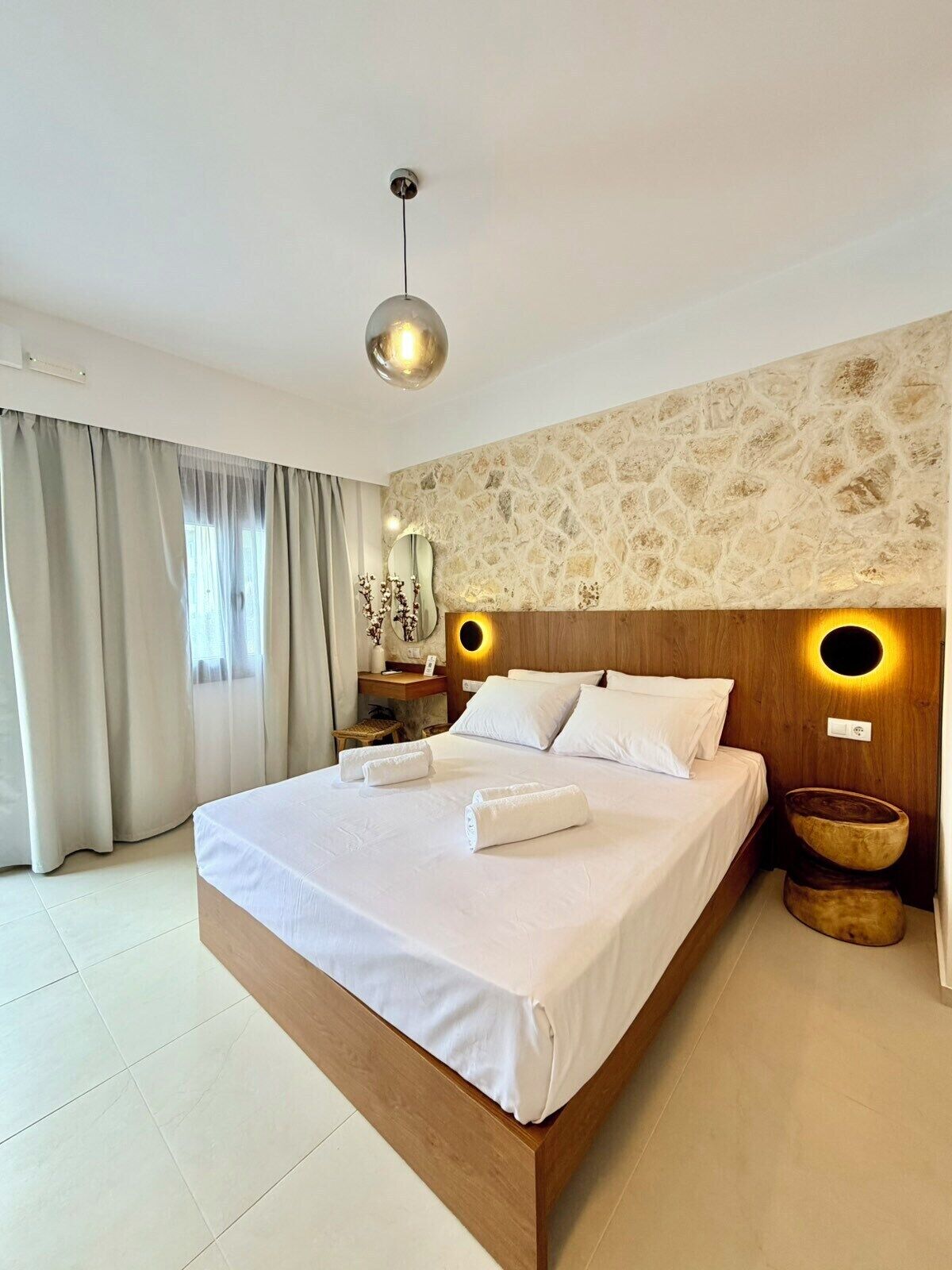 Studio Tiêu chuẩn, quang cảnh núi | Két bảo mật tại phòng, bàn, màn/rèm cản sáng, phòng cách âm 