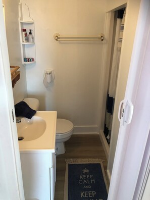Dusche, Handtücher, Seife, Toilettenpapier