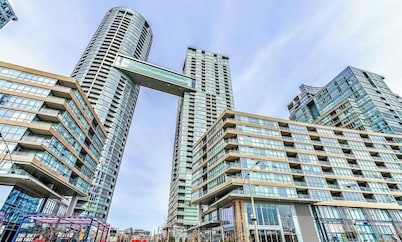 Cozy Downtown 1BR | Walk to CN Tower, Ripleys Aquarium, FIFA, KingWest Nightlife