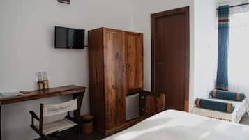 Deluxe Double Room, Ocean View | Laptop workspace, free WiFi