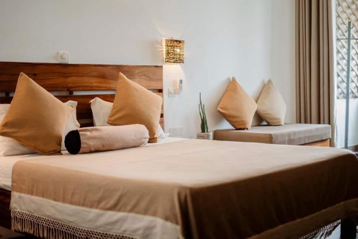 Deluxe Double Room, Ocean View | Laptop workspace, free WiFi