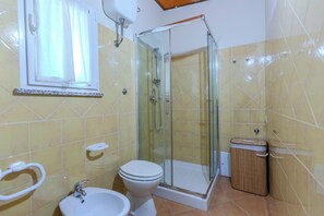 Shower, hair dryer, bidet, towels - L'Agrumeto-Casa Mandarino.Porto Tramatzu beach (Teulada)