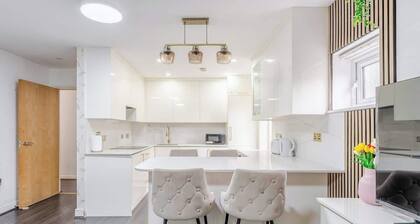 Gorgeous 2 Bed Apartment in Hounslow