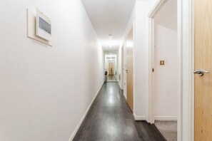 Interior - Spacious 2 Bed Contractor & Family Apartment (Greater London)