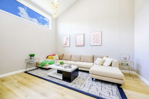 Bright Modern 3BR Home |3 Baths, BBQ, Parking