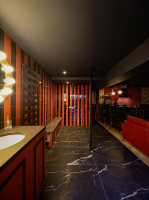 Interior - Immersive cabaret suite with XXL private spa (Ettendorf)