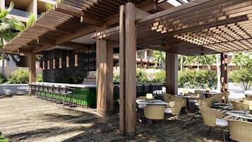 2 bars/lounges