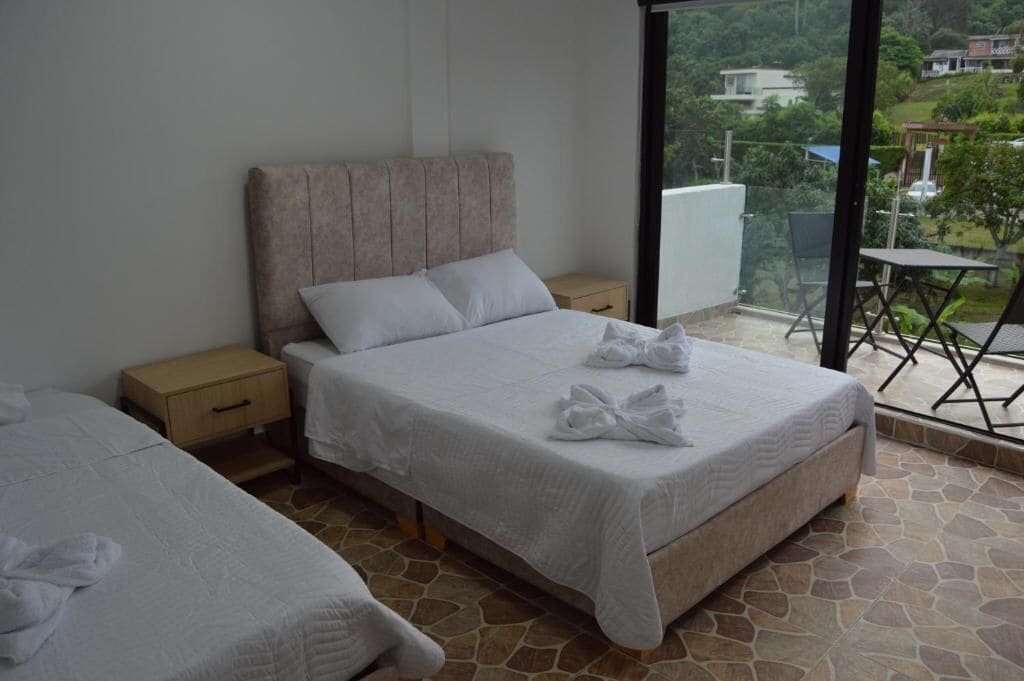 Deluxe-Dreibettzimmer, Balkon, Gartenblick