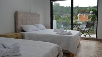 Chambre Triple Deluxe, balcon, vue jardin