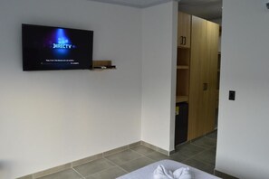 Deluxe Double Room, Balcony, Garden View | Interior
