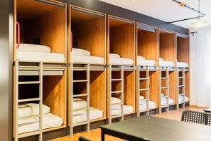 Schreibtisch, schallisolierte Zimmer, kostenloses WLAN, Bettwäsche