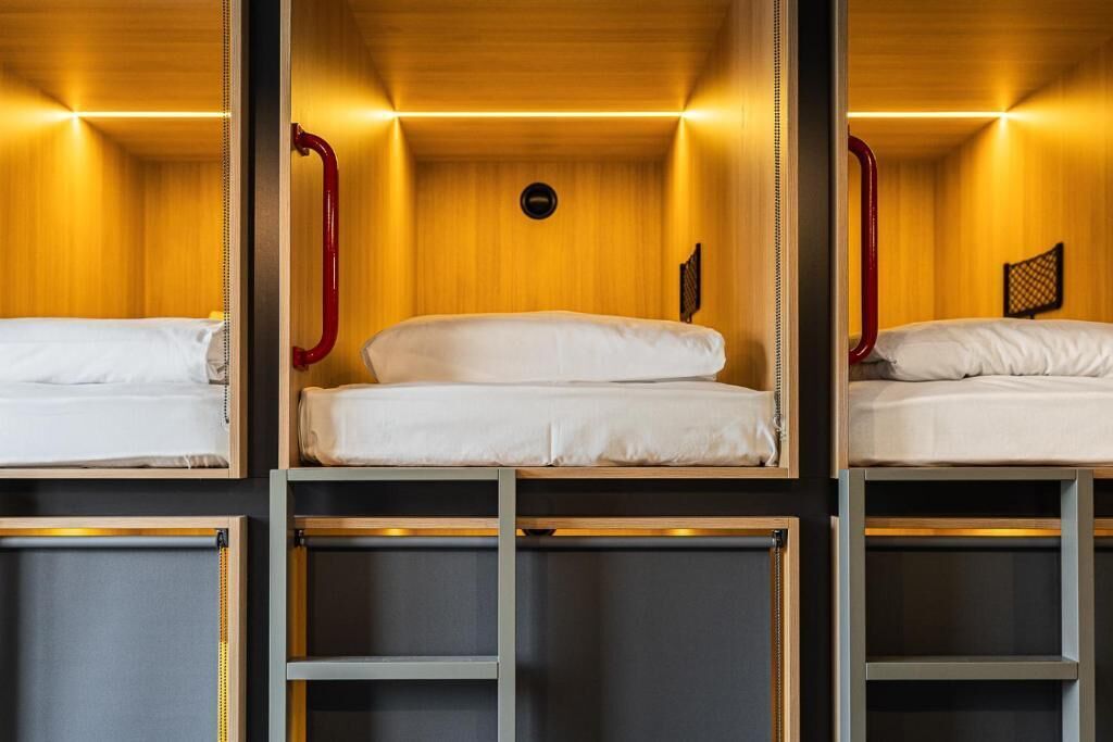 Soundproofing, free WiFi, bed sheets