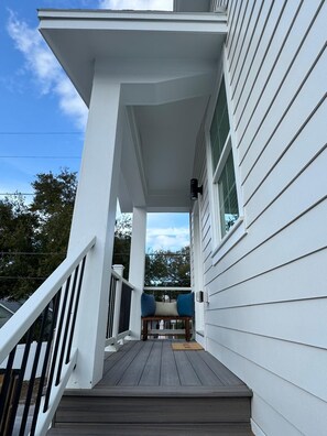 Terrace/patio - 2-bedroom apartment convenient location Saint Petersburg with AC (Saint Petersburg)