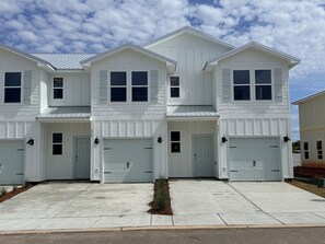 Exterior - Sandy Tails II - Pet friendly - Close to the beach and the Wharf (Orange Beach)