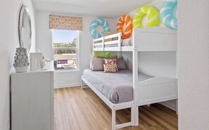 Iron/ironing board, WiFi, bed sheets - Sandy Tails II - Pet friendly - Close to the beach and the Wharf (Orange Beach)