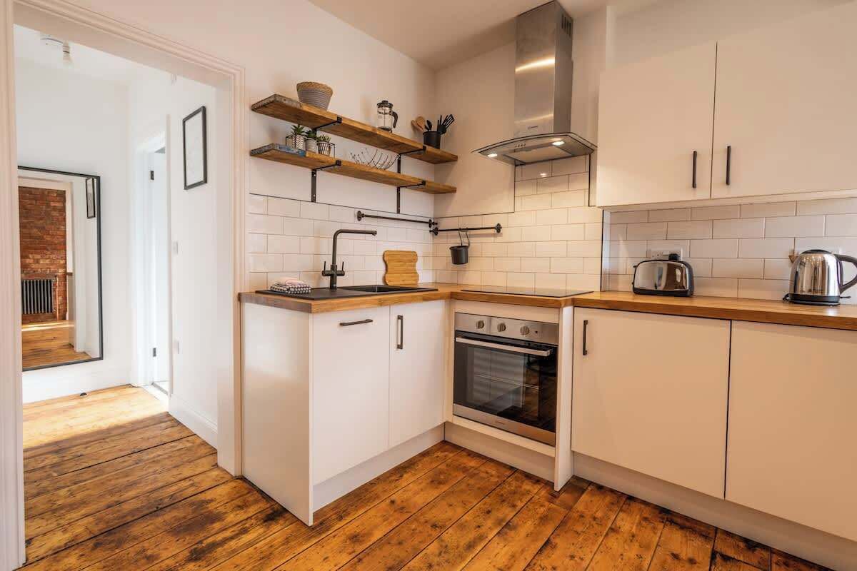 Oven, dishwasher, electric kettle, toaster