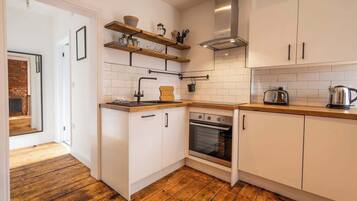 Oven, dishwasher, electric kettle, toaster
