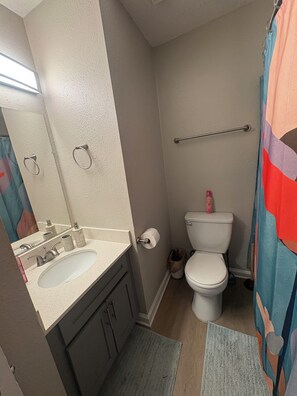 Towels, toilet paper - Modern Boho Loft in Atlanta Cozy, Chic & Central (Atlanta)