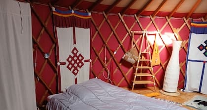 Yurt and eco-friendly rooms in the heart of nature, very quiet, vegetarian meals available