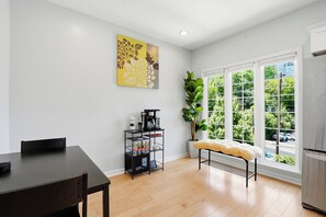 Interior - Midtown Gem Just 1 Block to Piedmont Park! Free Parking & Private Entrance (Atlanta)