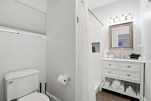Bathroom - Midtown Gem Just 1 Block to Piedmont Park! Free Parking & Private Entrance (Atlanta)