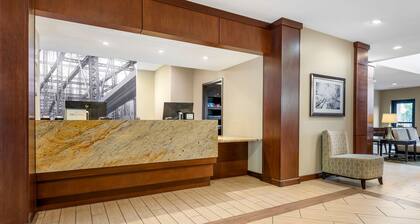 Inviting 1BR Suite | Daily Breakfast + Pool Access
