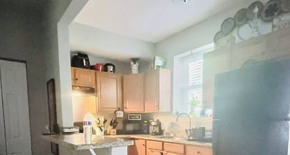 Charming 2-Bd House In Historic Philadelphia Neighborhood