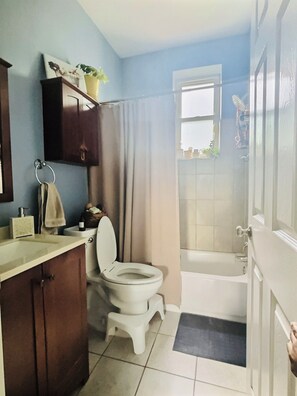 A bathroom with a toilet, a bathtub, and a shower area. - Charming 2-Bd House In Historic Philadelphia Neighborhood (Philadelphia)