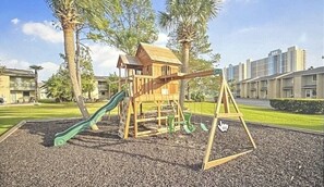 Children’s area - Darlene’s Lagoon Oasis w/2 King Beds & Coastal Vibes – 5 Mins to the Beach (Panama City Beach)