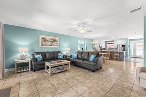 Living area - Darlene’s Lagoon Oasis w/2 King Beds & Coastal Vibes – 5 Mins to the Beach (Panama City Beach)