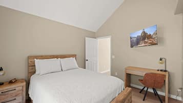 1 bedroom, desk, iron/ironing board, WiFi