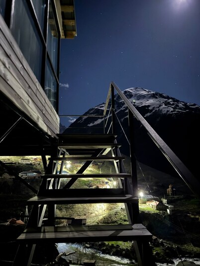 Gorgeous 1-bedroom cabin in peaceful Juta for a cozy escape