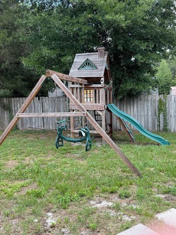 Children's area - Beautiful 2-bedroom 2 bath 5th wheel in Homosassa FL. (Homosassa)