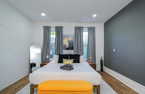 Tabla de planchar con plancha, wifi y ropa de cama 