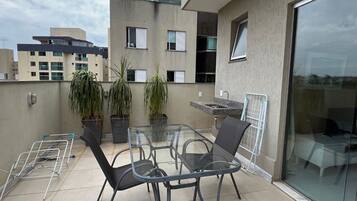 Apartment | Outdoor dining