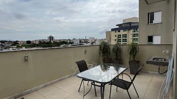 Apartment | Outdoor dining