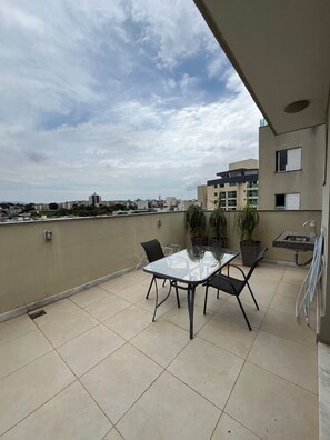 Apartment | Outdoor dining