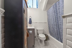 Towels, soap, toilet paper - Stylish 1BR w/ Outdoor Lounge Near Downtown Newark, EWR & Penn Station (Newark)