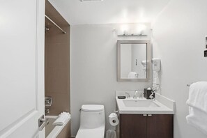 Bathroom - Mountain View 3BDR: Steps to BM Village & Slopes (The Blue Mountains)