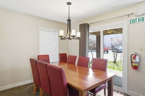 Dining - Village Side 3BDR | New Kitchen & Private Patio (The Blue Mountains)