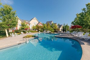 Pool - Private End-Unit: Golf Views & Steps to Village (The Blue Mountains)