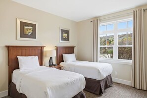 Room - Private End-Unit: Golf Views & Steps to Village (The Blue Mountains)