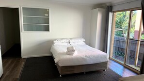 Room - Highland View Studio -  Lakes Entrance (Lakes Entrance)