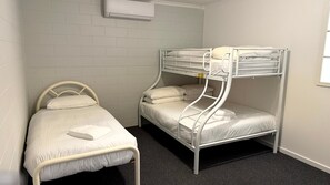Room - Highland View Studio -  Lakes Entrance (Lakes Entrance)