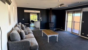 Living area - Highland View House - Lakes Entrance (Lakes Entrance)