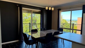 Dining - Highland View House - Lakes Entrance (Lakes Entrance)